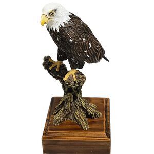 Collectible Eagle Resin Figurine on the wood base 7,5" H